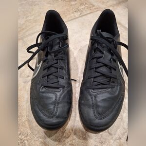 Nike Tiempo Soccer Cleats 7.5 size